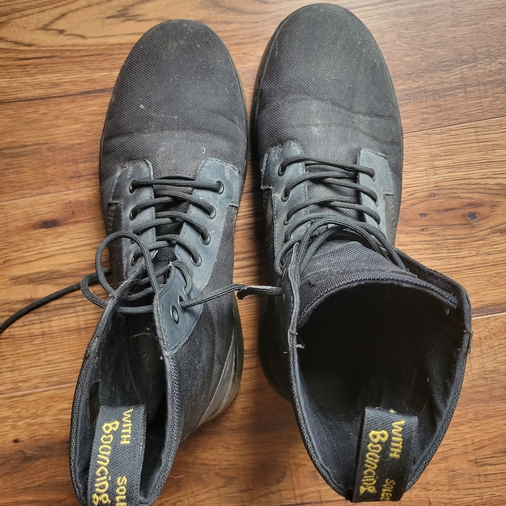 Dr. Martens Black Boots Casual Style
